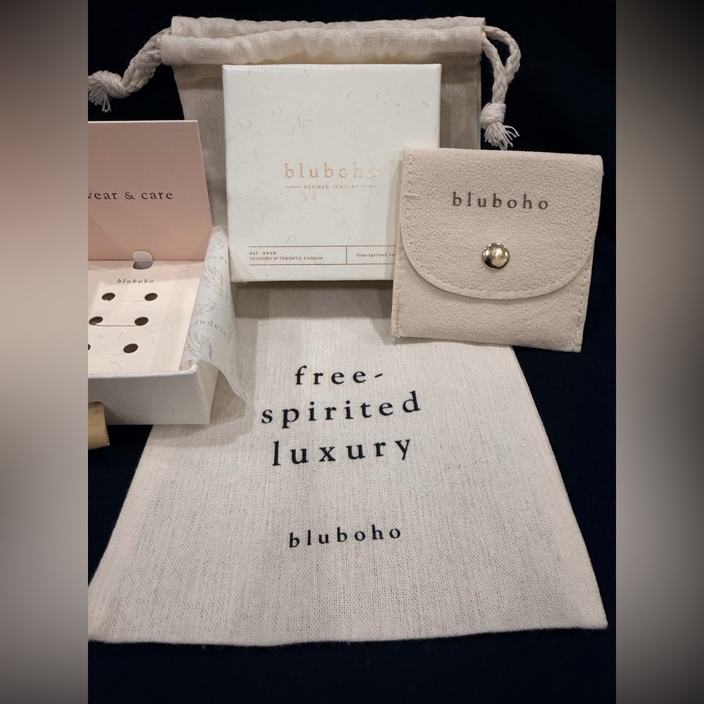 Bluboho Cream and Gold Jewelry Packaging - Picture 2 of 7